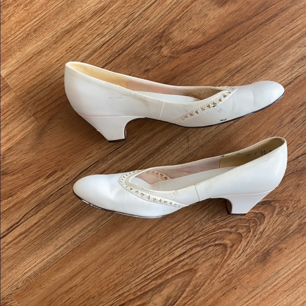 Vintage white heels. Red Cross shoes size 7